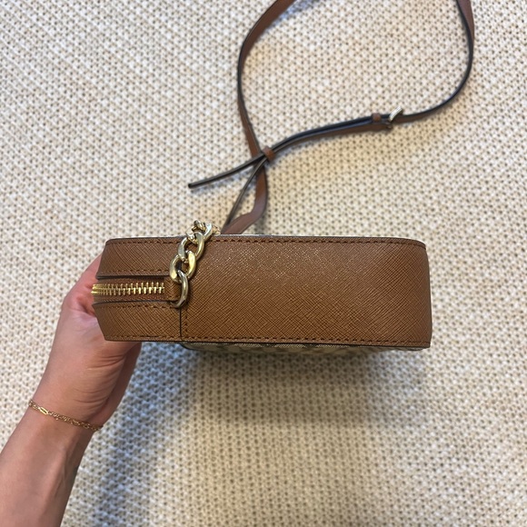 Michael Kors purse in great condition - Picture 6 of 11